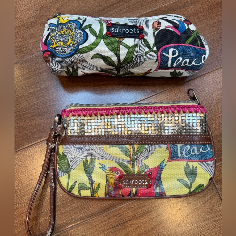 SAKROOTS Multicolor Wristlet and Pouch Set